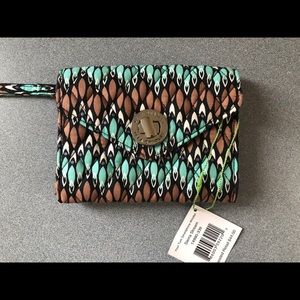 Vera Bradley Smartphone Wristlet NWT